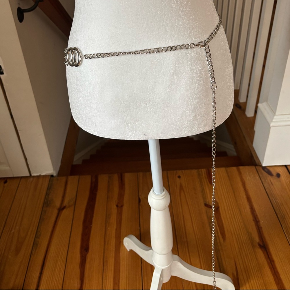 Silver Looped Chain Belt - Picture 3 of 5